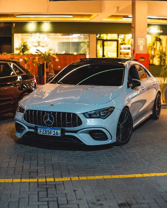 Mercedes-AMG CLA branco no encontro